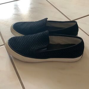 Black sperry slide on side 6.5